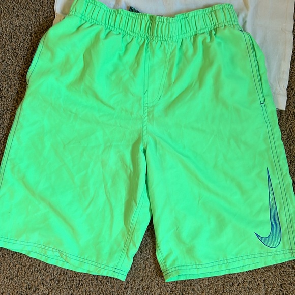Nike swim trunks boys size L and T shirt - Picture 4 of 5